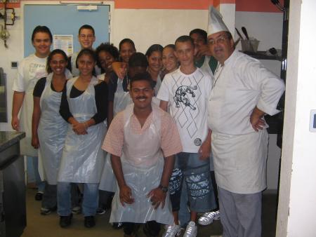 La classe de 3�me 10 du coll�ge Albert Lougnon en visite au lyc�e h�telier de Plateau Caillou