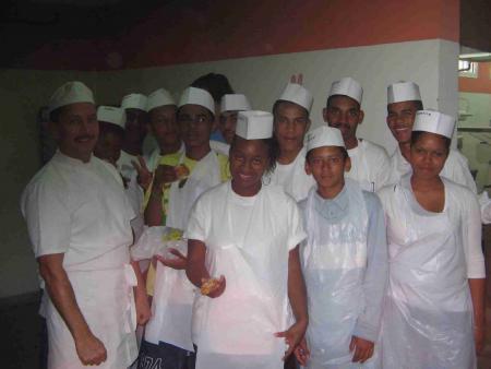 Les coll�giens d'Albert Lougnon en pleine DP6 Boulangerie avec le professeur Alain Boyer